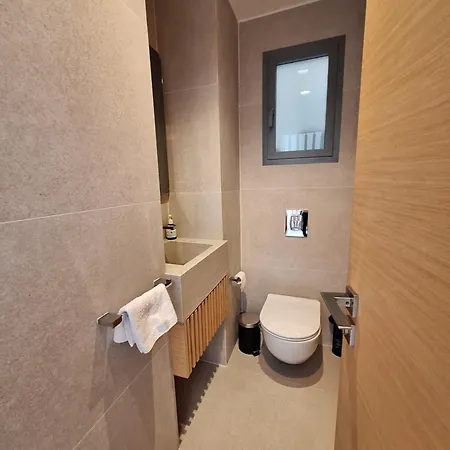 Deluxe Seafront - 2 Bed Limassol
