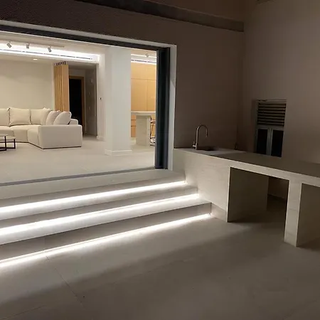 Deluxe Seafront - 2 Bed Apartment *