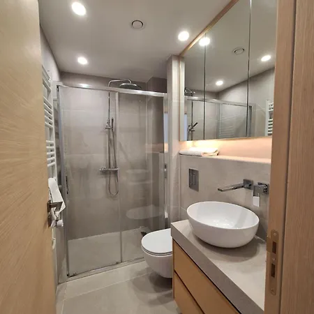 Deluxe Seafront - 2 Bed Limassol