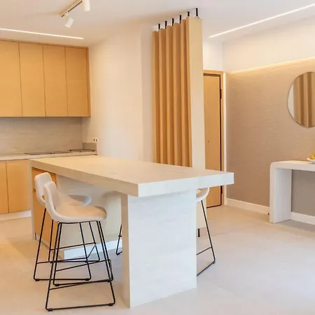 Deluxe Seafront - 2 Bed Limassol